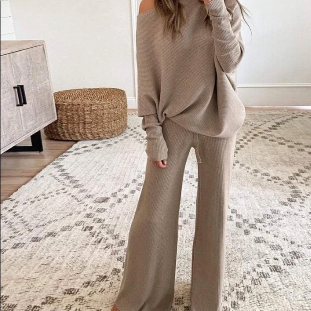 ❤️SOLD❤️ Tan Lounge Two Piece Set